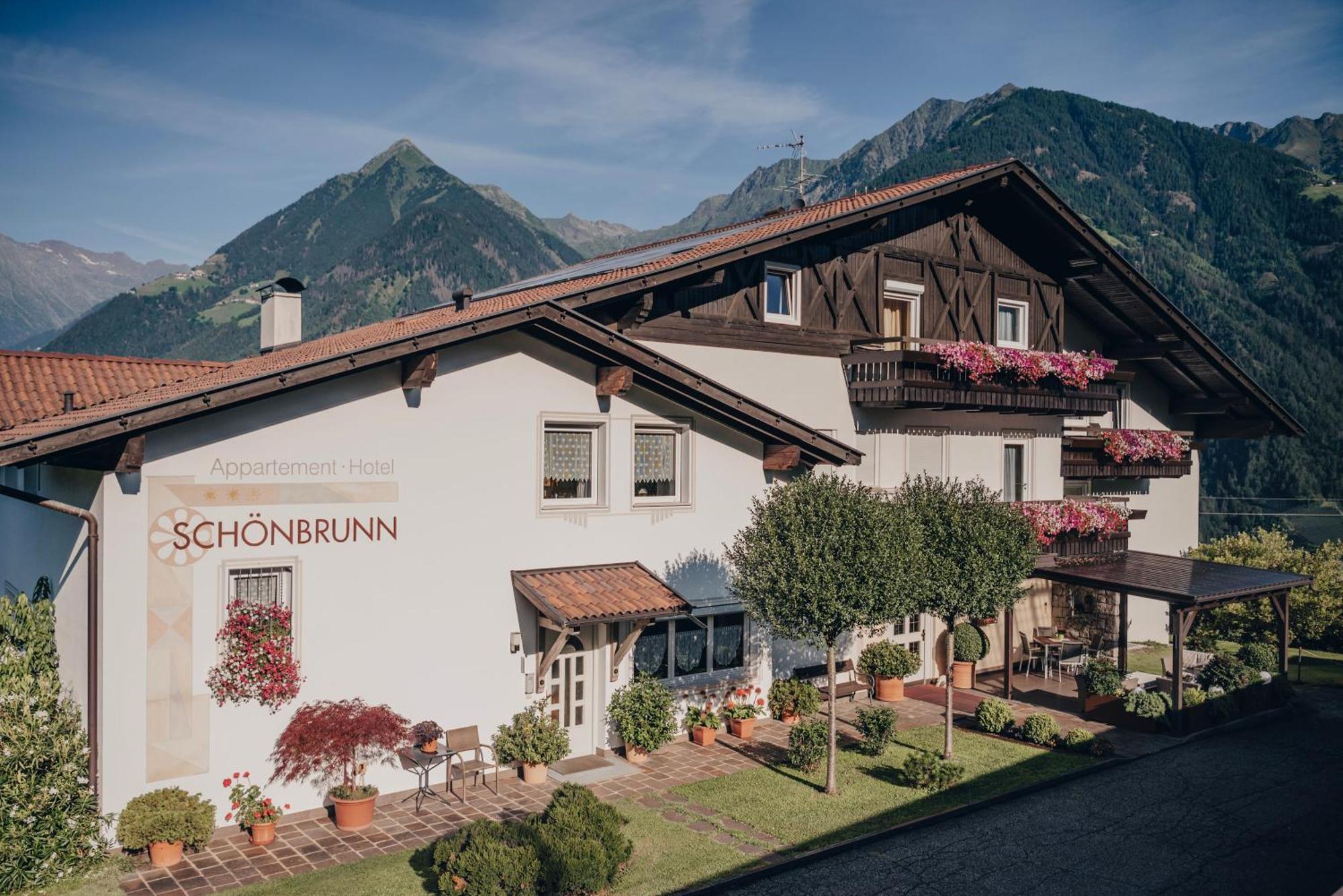 Hotel Schoenbrunn Schenna Exterior foto